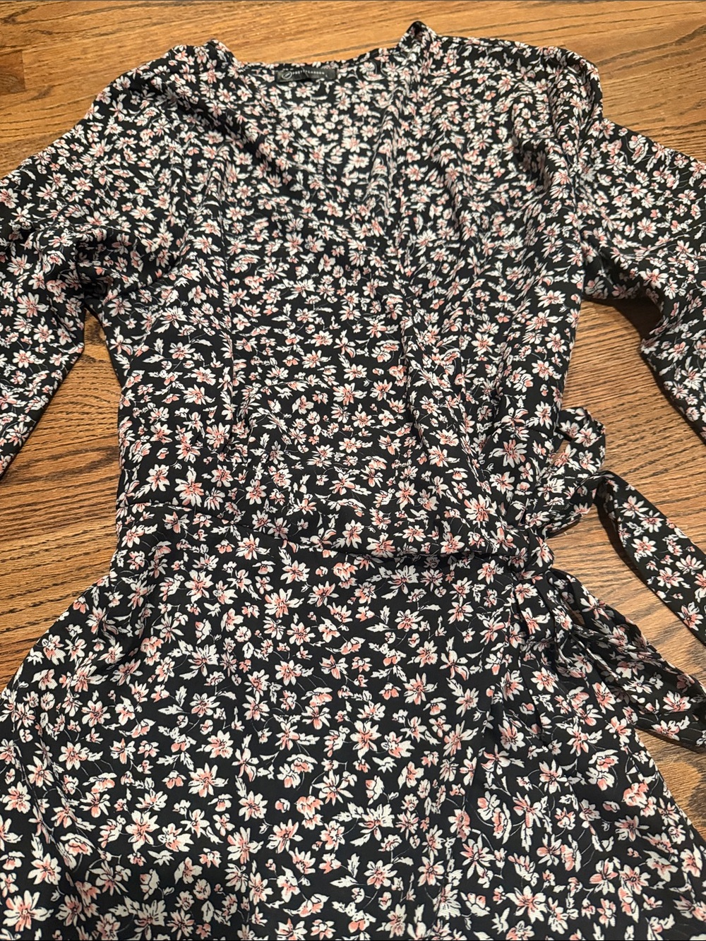 Pretty garden Women's Black Floral Wrap Maxi Dress with Pink Accent Sz L - Picture 3 of 6